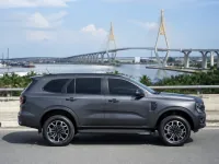 Ford Everest — पार्श्व