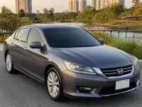 Honda Accord — avant