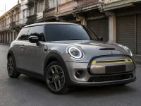 Mini Cooper SE — 正面