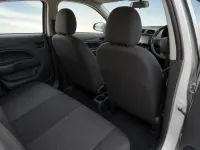 Mitsubishi Mirage — intérieur