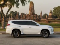 Mitsubishi Pajero Sport — side