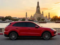 Porsche Cayenne — पार्श्व