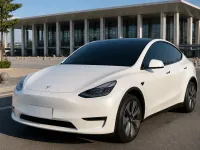Tesla Model Y — 正面