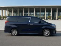 Toyota Alphard — पार्श्व