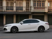 Toyota Camry — 측면