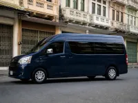 Toyota Commuter — 측면