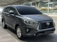 Toyota Innova Crysta — front