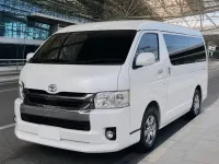 Toyota Ventury — सामने