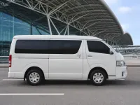 Toyota Ventury — पार्श्व