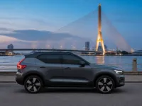 Volvo XC40 Recharge — seitlich