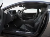 Aston Martin Vantage — 内饰