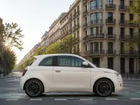 Fiat 500e — side