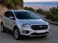 Ford Kuga — vorn