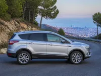 Ford Kuga — seitlich