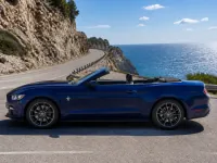 Ford Mustang Convertible — seitlich