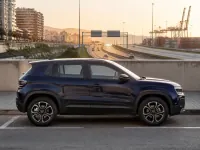 Jeep Avenger — side