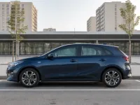 Kia Ceed — side