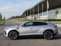 Lamborghini Urus — side