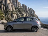 Lancia Ypsilon — lateral