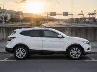 Nissan Qashqai — seitlich