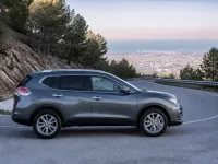 Nissan X-Trail — 侧面
