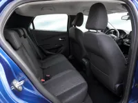 Peugeot 208 — 内饰