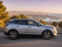 Peugeot 3008 — сбоку