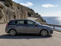 Peugeot 308 — 侧面