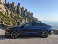 Peugeot 408 — 侧面