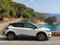 Renault Captur — side