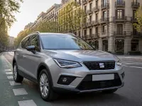 Seat Arona — 正面