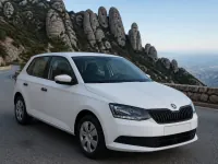 Skoda Fabia — 正面