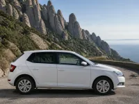 Skoda Fabia — 侧面