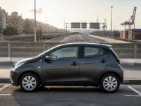 Toyota Aygo — 侧面