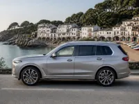 BMW X7 — сбоку