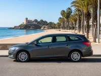 Ford Focus Wagon — side