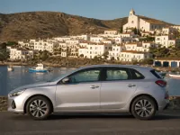 Hyundai i30 — lateral