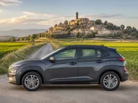 Hyundai Kona — seitlich