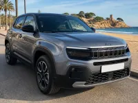 Jeep Avenger — спереди