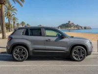 Jeep Avenger — сбоку