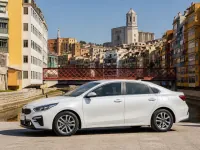 Kia Cerato — seitlich