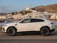 Lamborghini Urus — side