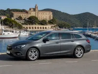 Opel Astra Sports Tourer — seitlich