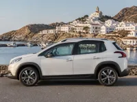 Peugeot 2008 — side