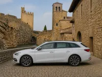 Seat Leon Sportstourer — side