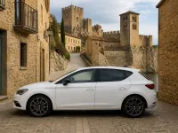 Seat Leon — сбоку