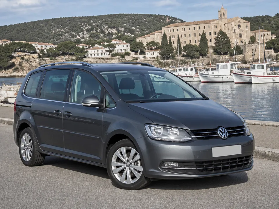 Volkswagen Touran — Mietwagen an der Costa Brava