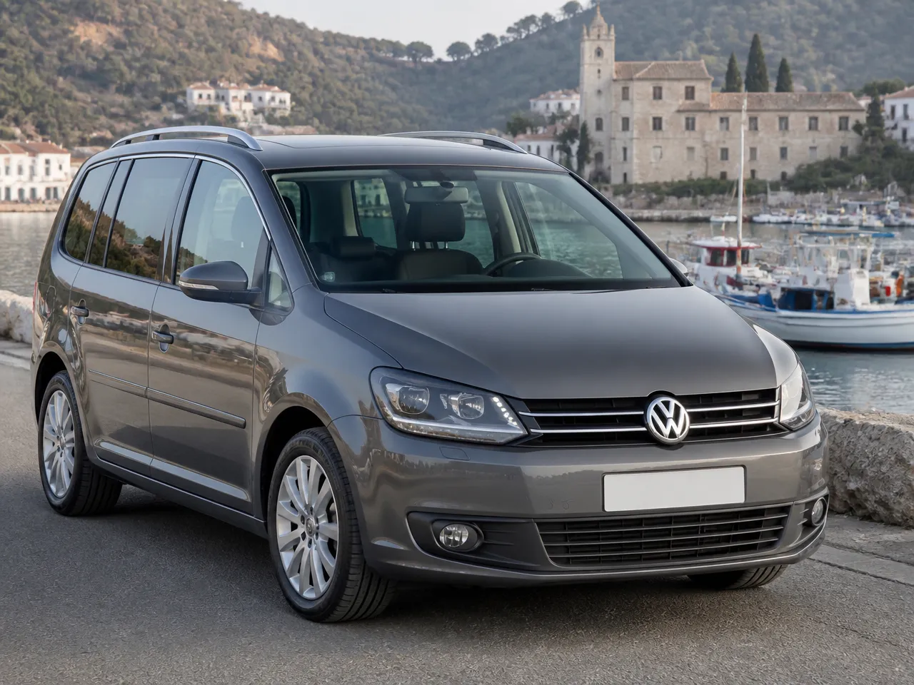 Volkswagen Touran — vorn