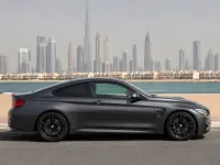BMW M4 — side