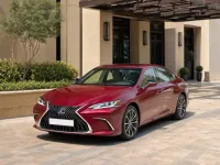Lexus ES 300h — الأمام